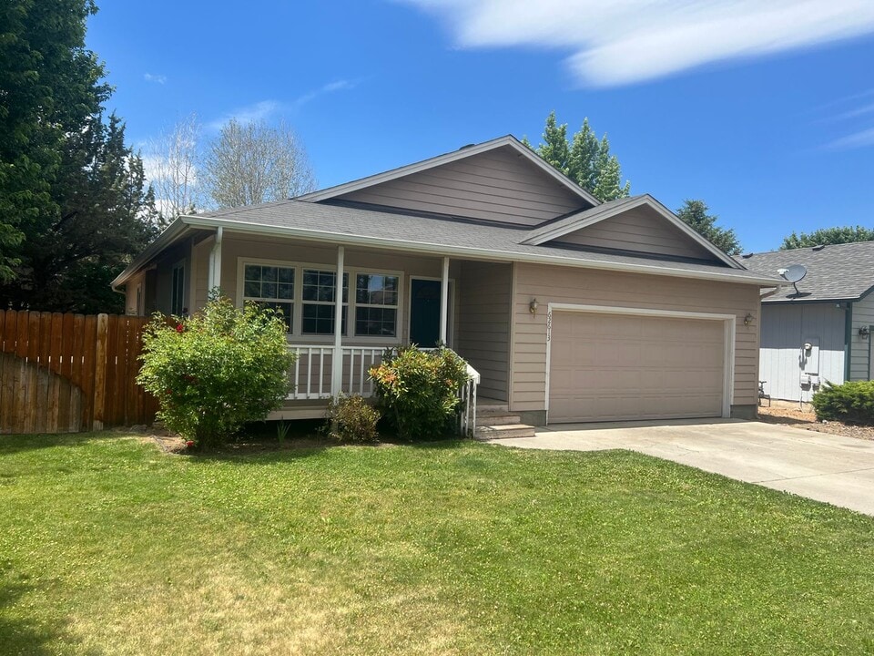 62613 Hawkview Road in Bend, OR - Building Photo