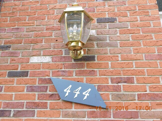 444 N Fox Hills Dr in Bloomfield Township, MI - Building Photo - Building Photo