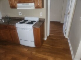 96 Broughton Ave, Unit 1 in Bloomfield, NJ - Building Photo