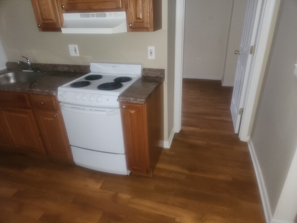 96 Broughton Ave, Unit 1 in Bloomfield, NJ - Building Photo