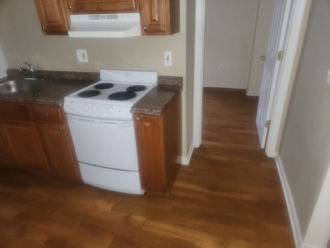 96 Broughton Ave, Unit 1