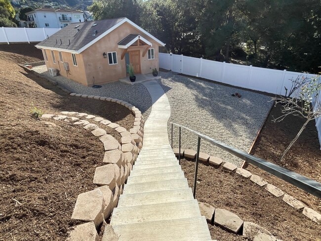 926 Tupelo Wood Ct, Unit B in Thousand Oaks, CA - Foto de edificio - Building Photo