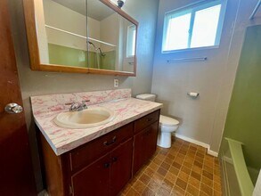 1848 Meade Ave in North Bend, OR - Building Photo - Building Photo