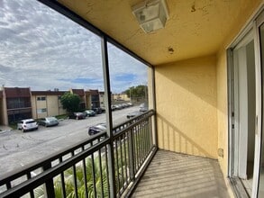 2914 NW 55th Ave in Lauderhill, FL - Building Photo - Building Photo