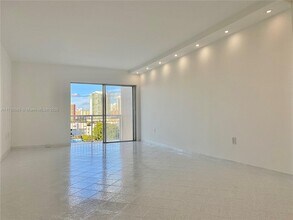 400 Kings Point Dr, Unit 929 in Sunny Isles Beach, FL - Building Photo - Building Photo