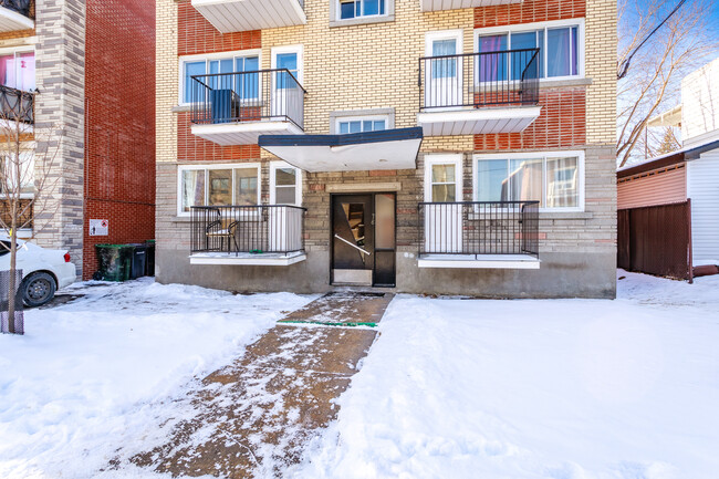 76 Saint-Pierre Av in Lachine, QC - Building Photo - Building Photo