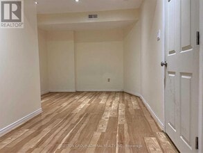 29 Estoril St in Richmond Hill, ON - Building Photo - Building Photo