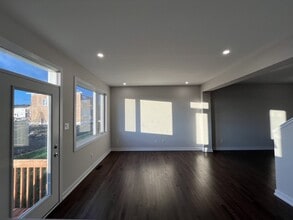 303 Trammel Rd in Ottawa, ON - Building Photo - Building Photo