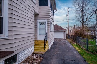 10501 Park Heights Ave in Garfield Heights, OH - Building Photo - Building Photo