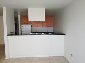 7 Embarcadero W, Unit #206 in Oakland, CA - Building Photo - Building Photo