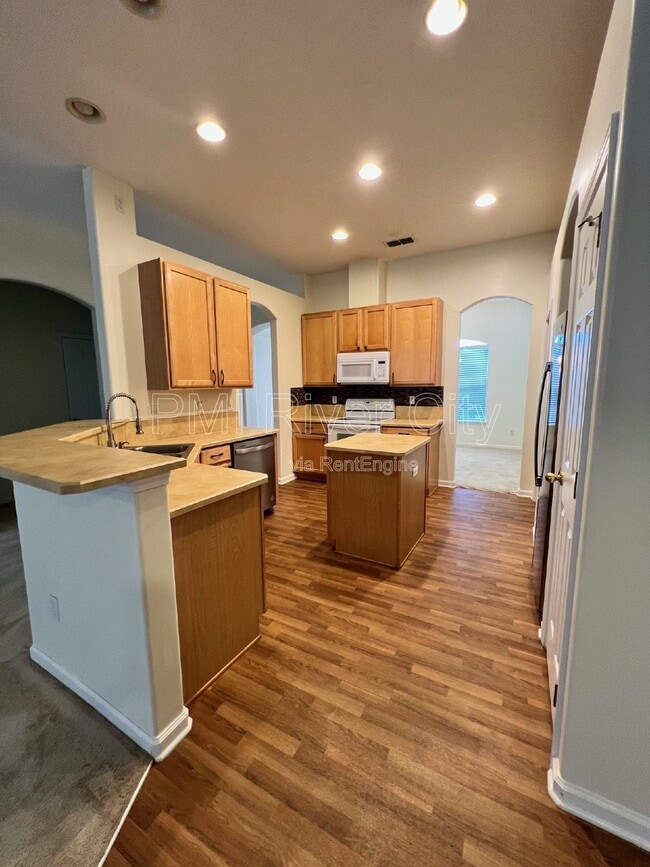 2480 Ridge Will Dr