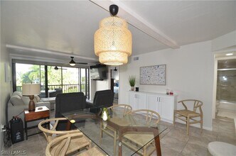 271 Southbay Dr in Naples, FL - Foto de edificio - Building Photo