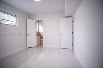 2227 SW 17th St in Miami, FL - Foto de edificio - Building Photo