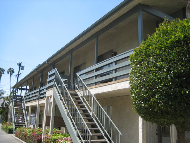 5261 Satsuma Ave in North Hollywood, CA - Foto de edificio - Building Photo