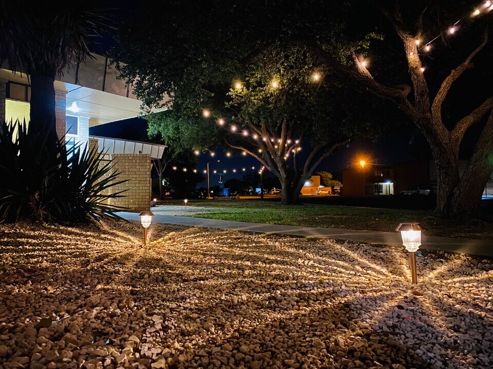 2901 W Illinois Ave, Unit A in Midland, TX - Foto de edificio