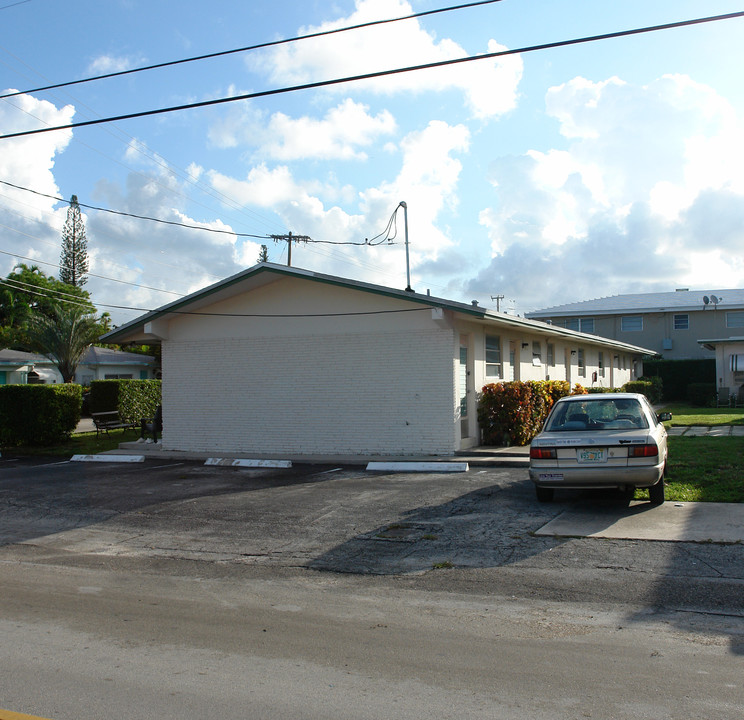 1702 NE 9th St in Fort Lauderdale, FL - Building Photo