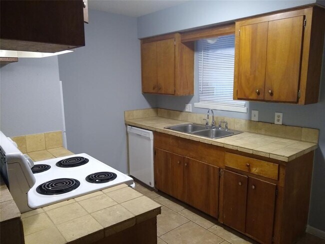 1867 Florida Dr-Unit -42 in Seabrook, TX - Building Photo - Building Photo