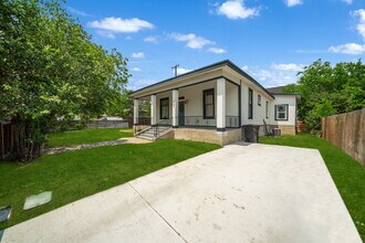 247 Princeton Ave, Unit 201 in San Antonio, TX - Building Photo - Building Photo