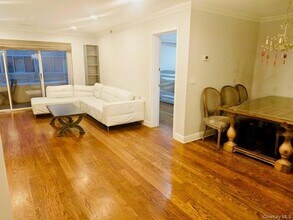 100 Cutter Mill Rd, Unit 4G in Great Neck Plaza, NY - Foto de edificio - Building Photo