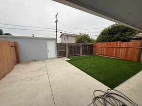 4384 Clairemont Dr in San Diego, CA - Building Photo - Building Photo
