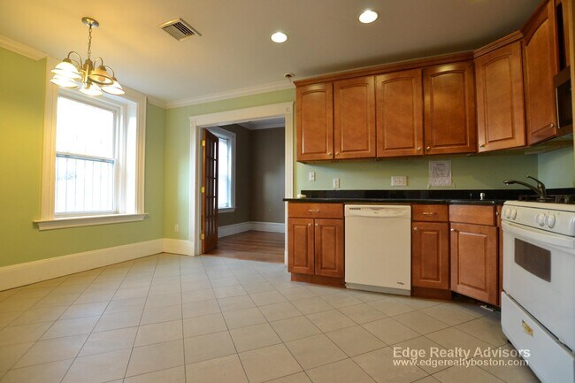 12A Sutherland Rd, Unit 2 in Boston, MA - Building Photo - Building Photo