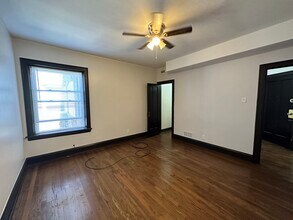 7929 S St Lawrence Ave in Chicago, IL - Building Photo - Building Photo