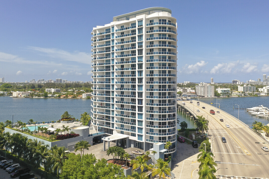 The Bridgewater in North Bay Village, FL - Foto de edificio