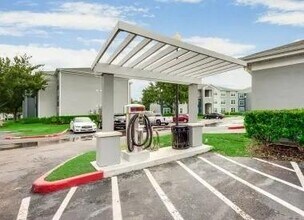 901 Farm to Market 517 Rd W in Dickinson, TX - Building Photo - Building Photo