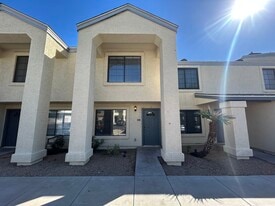 7801 N 44th Dr in Glendale, AZ - Building Photo