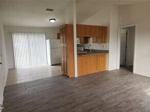 1140 Queen Rd in Venice, FL - Building Photo - Building Photo