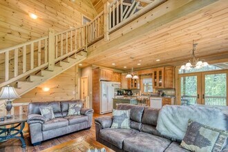 111 Watkins Farm Rd in Blue Ridge, GA - Building Photo - Building Photo