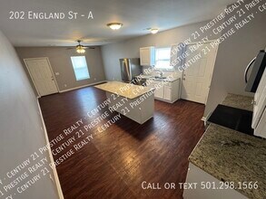 202 England St-Unit -A in Lonoke, AR - Foto de edificio - Building Photo