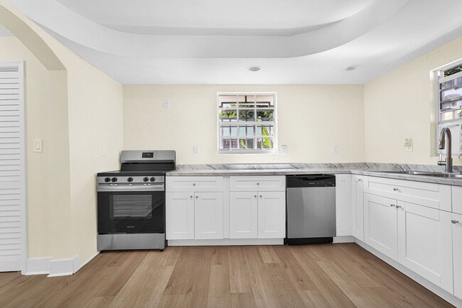 511 NW 44th St, Unit 1 in Miami, FL - Foto de edificio - Building Photo