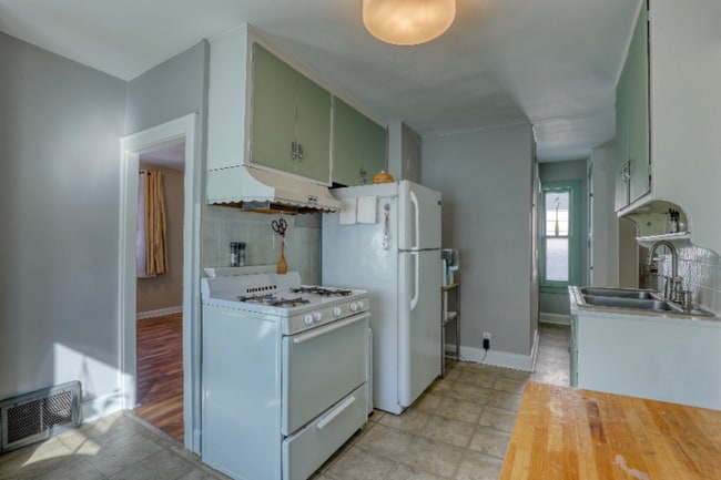 2542 S Austin St in Milwaukee, WI - Building Photo - Building Photo