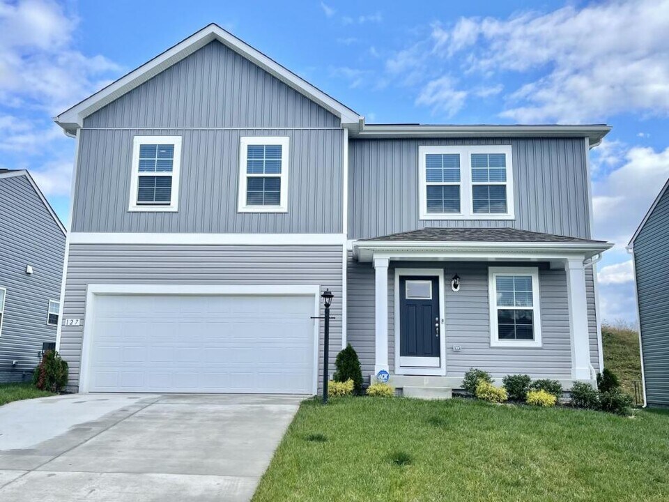 127 Stager Ave in Falling Waters, WV - Building Photo