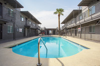 M Square Apartments in Phoenix, AZ - Foto de edificio - Building Photo