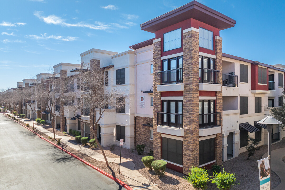 Residences at FortyTwo25 Apartments in Phoenix, AZ - Building Photo