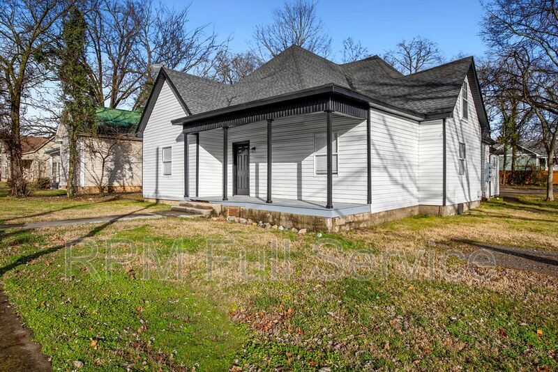 1002 N Maple St in Murfreesboro, TN - Building Photo