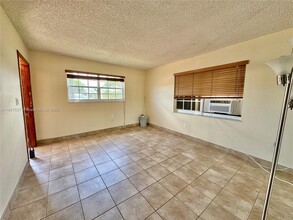 1377 W 38th St in Hialeah, FL - Building Photo - Building Photo