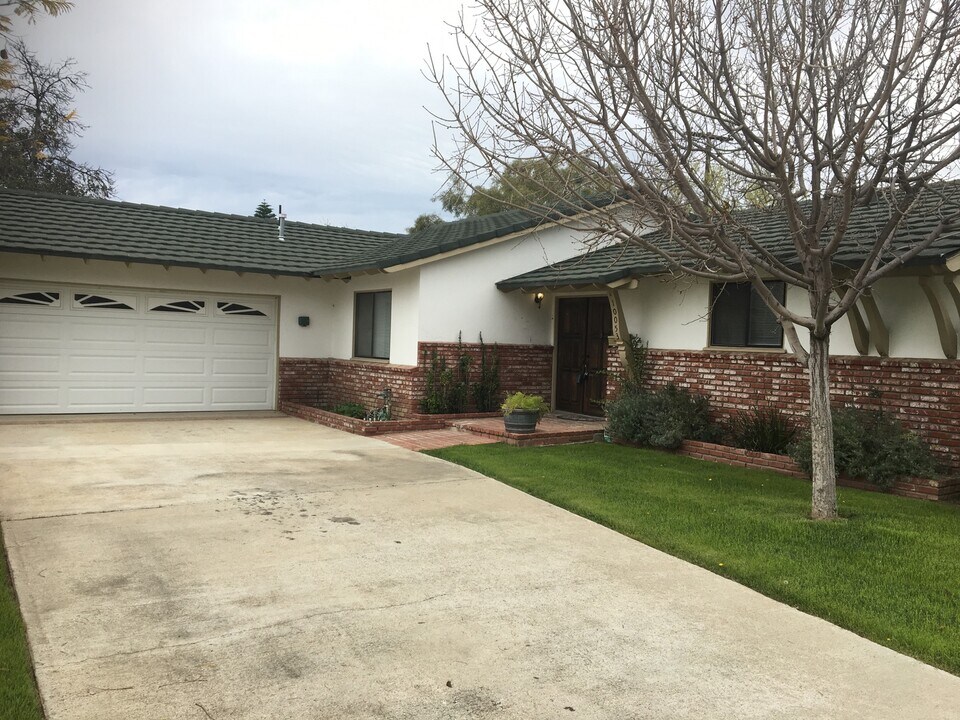 10053 Oso Ave in Los Angeles, CA - Building Photo
