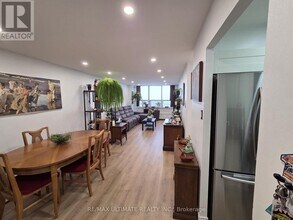 390 Dixon Rd in Toronto, ON - Building Photo - Building Photo