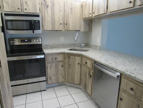 703 Sunny Pine Way in Greenacres, FL - Building Photo - Building Photo