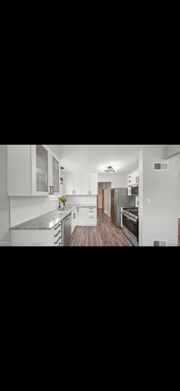 26576 Brettonwoods St in Madison Heights, MI - Building Photo - Building Photo