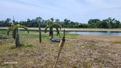7524 Dragon Fly Loop in Gibsonton, FL - Building Photo - Building Photo