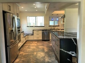 5125 Willowview Ct in Pleasanton, CA - Foto de edificio - Building Photo