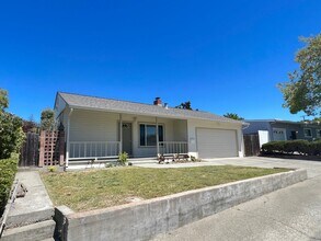 224 Grapewood St in Vallejo, CA - Building Photo - Building Photo