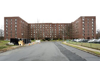 Elbee Gardens in Staten Island, NY - Building Photo
