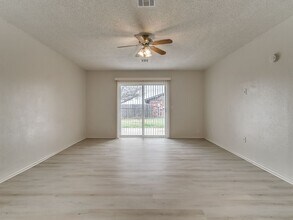 204 3rd St NE in Piedmont, OK - Building Photo - Building Photo