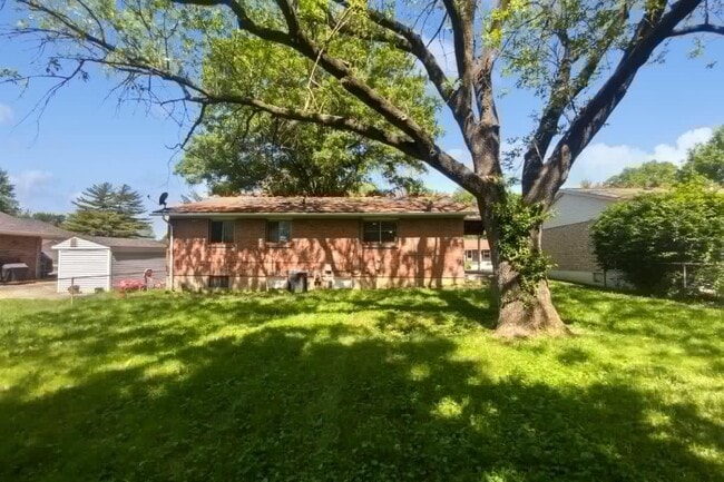 2540 Courtyard Pl in Florissant, MO - Building Photo - Building Photo