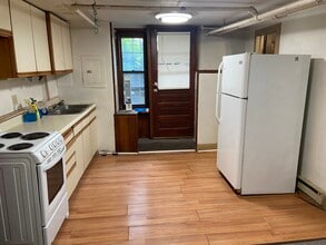 242 Hudson Ave, Unit Garden in Albany, NY - Building Photo - Building Photo
